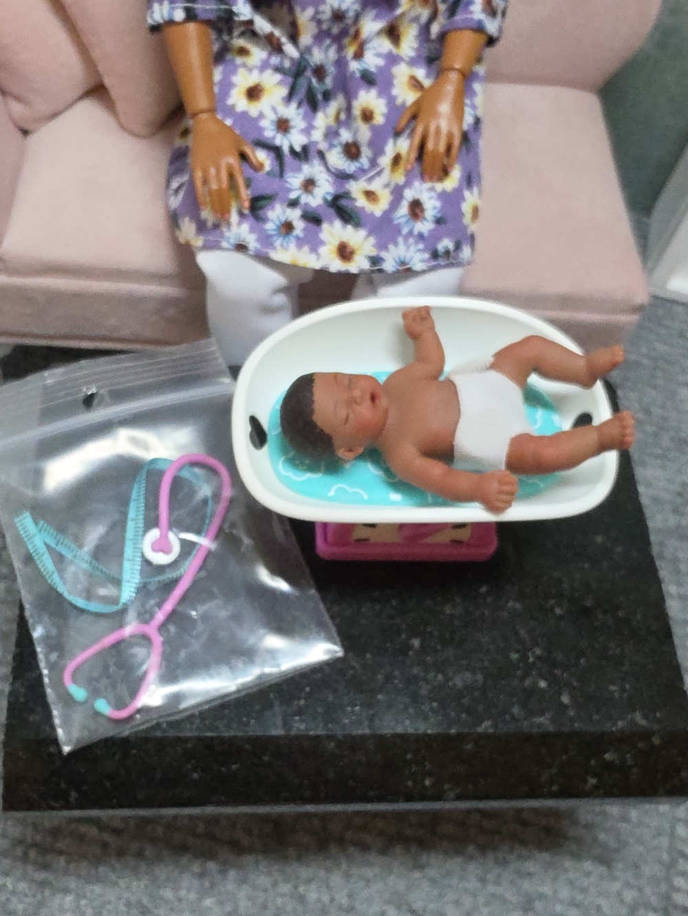 Zuru Mini Brands BABY (Dark Skin)